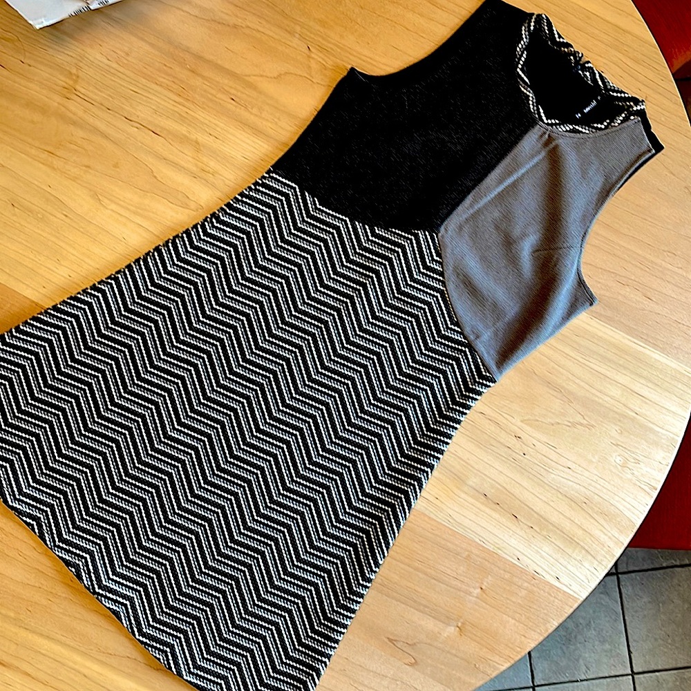 Smash! USA. Flattering sleeveless fitted flare dress.